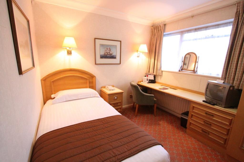 Swallow Churchgate Hotel Гарлоу Екстер'єр фото